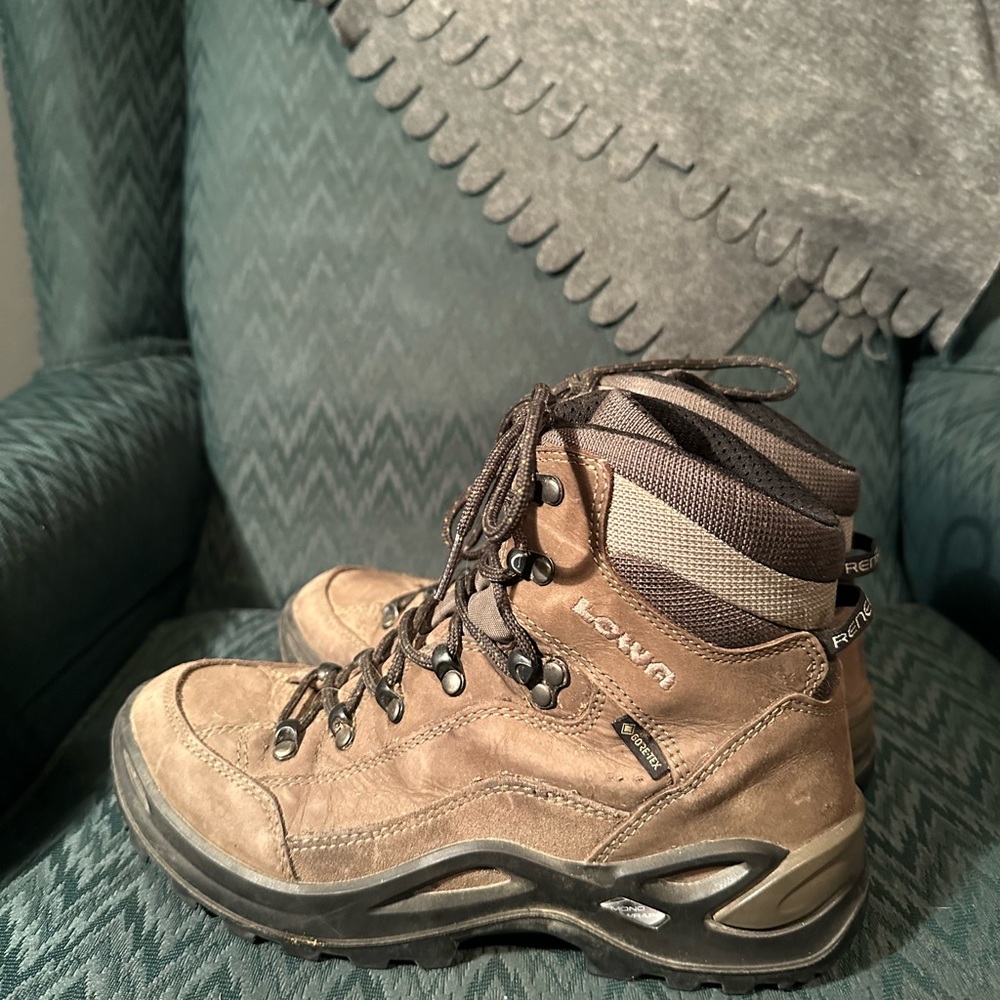 Lowa hiking boots size 7.5